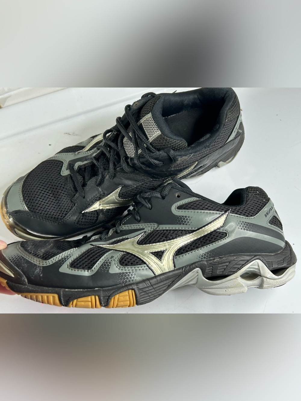 MIZUNO Wave Bolt 5 women’s sneakers